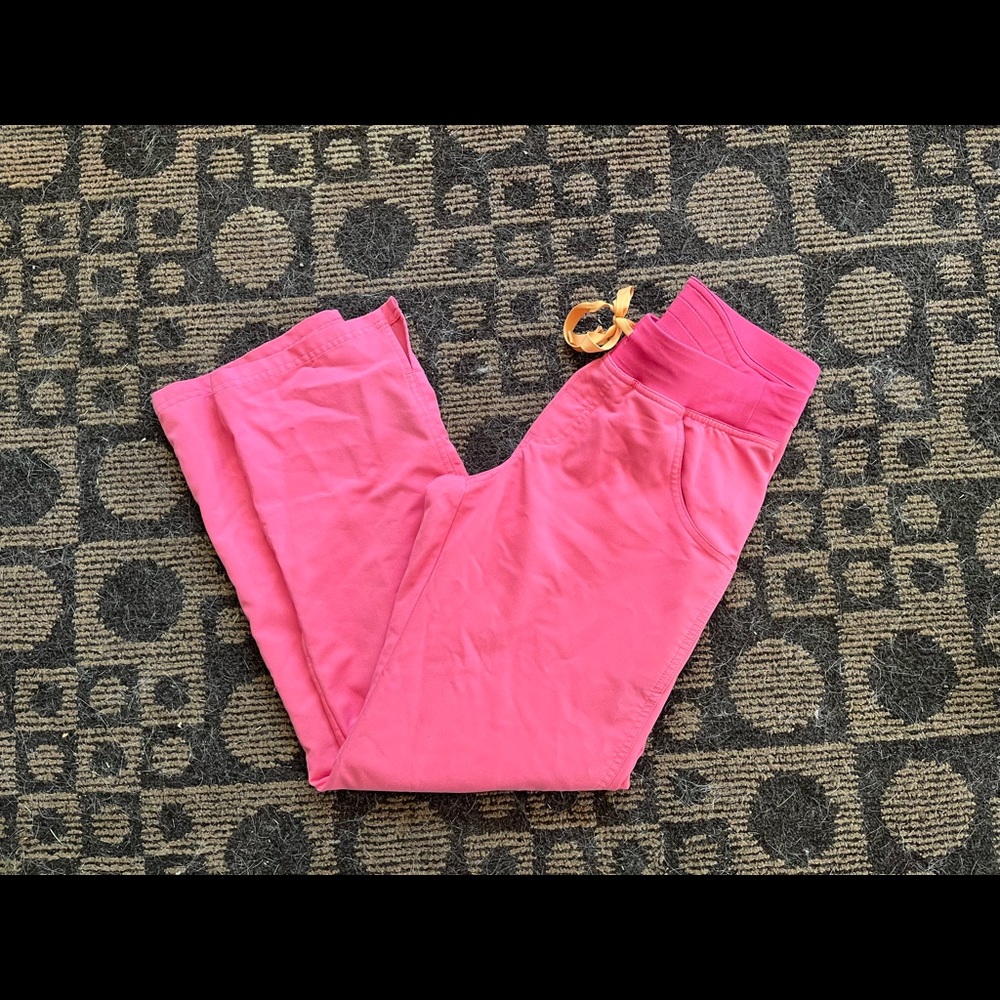 Figs Small Petite Neon Pink Kade